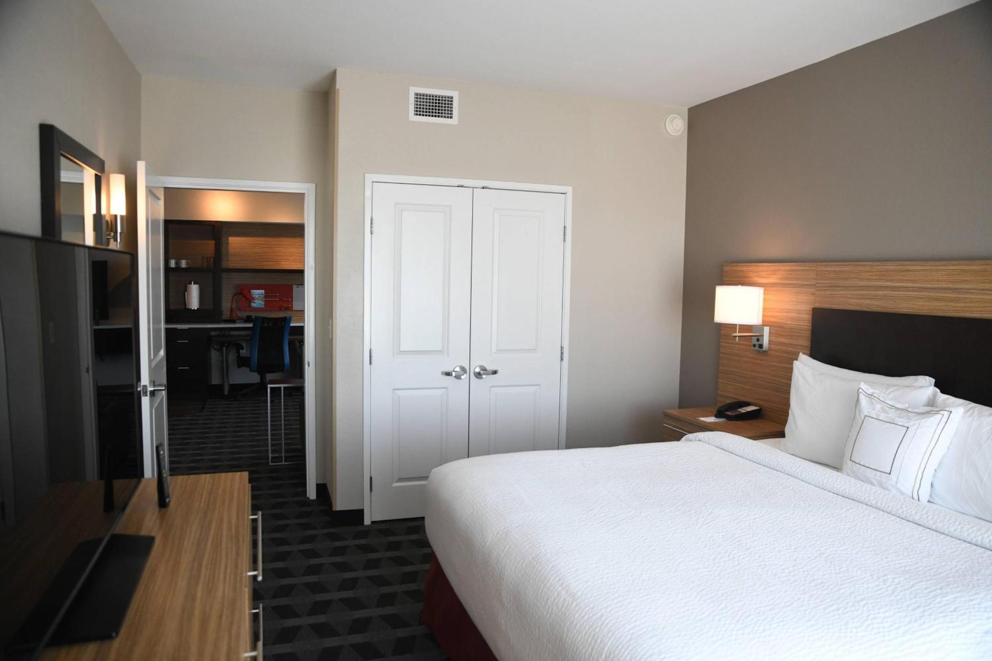 Towneplace Suites Kansas City At Briarcliff Eksteriør billede